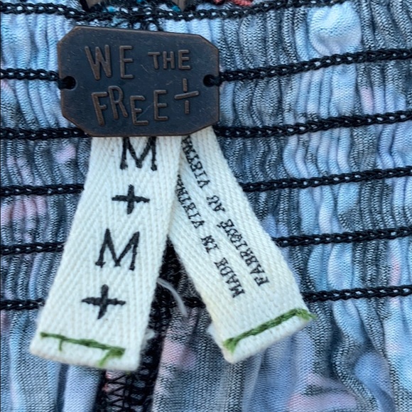 Free people off the shoulders butterfly top size M - Picture 4 of 4